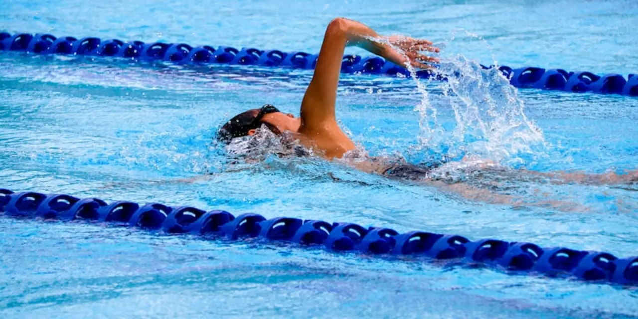 How does swimming help to get a better physique?